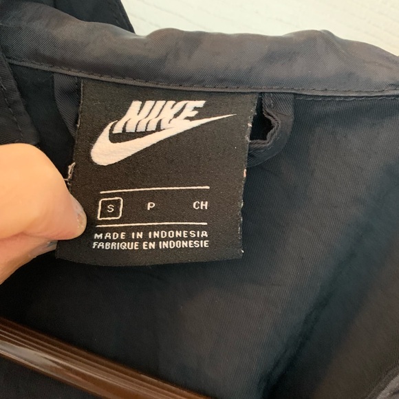 Men’s Nike Air Small 1/4 zip black pullover rain jacket/hooded windbreaker - Picture 3 of 16